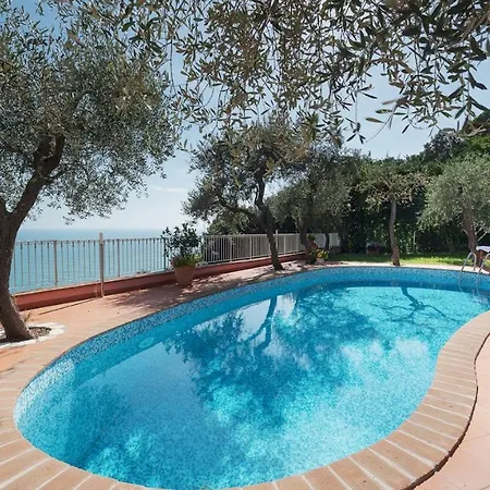 Punta Bianca 8 *